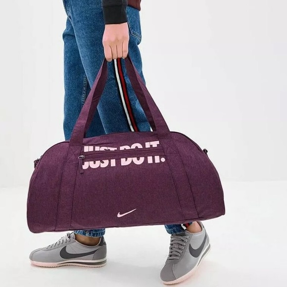NEW Nike Gym Club Women's Training Duffel Bag NWT NEW Nike Gym Club Women's Training Duffel Bag NWT